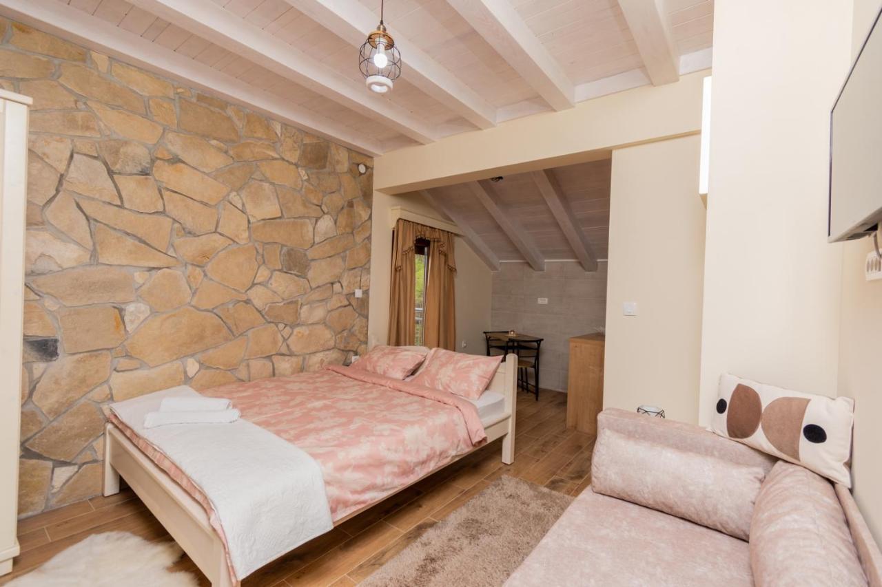 Ostroske Grede Bed & Breakfast Nikšić Екстериор снимка